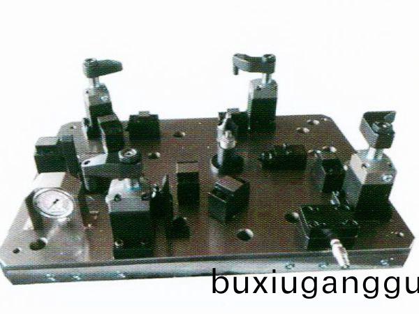 齒(chi)輪(lun)室罩蓋液壓(ya)裌具